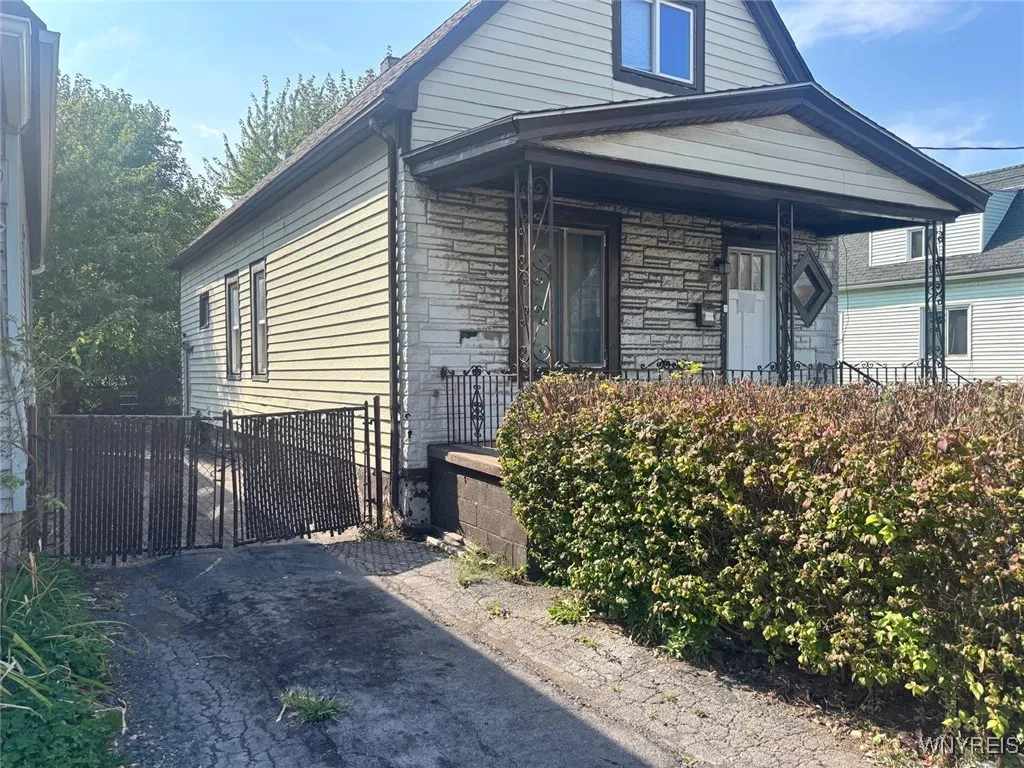 36 Olympic Avenue, Buffalo, New York 14215, Buffalo, New York 14215, 4 Bedrooms Bedrooms, 8 Rooms Rooms,1 BathroomBathrooms,Residential,For Sale,36 Olympic Avenue, Buffalo, New York 14215,0,B1635348