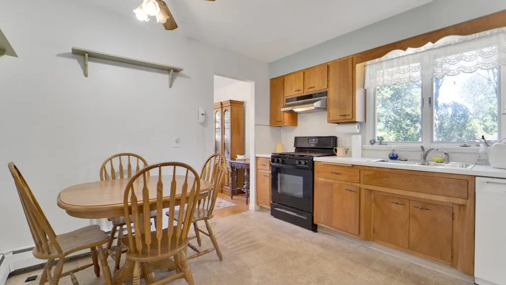 146 Fiesta Road, Greece, New York 14626, Greece, New York 14626, 4 Bedrooms Bedrooms, 8 Rooms Rooms,1 BathroomBathrooms,Residential,For Sale,146 Fiesta Road, Greece, New York 14626,0,R1637835
