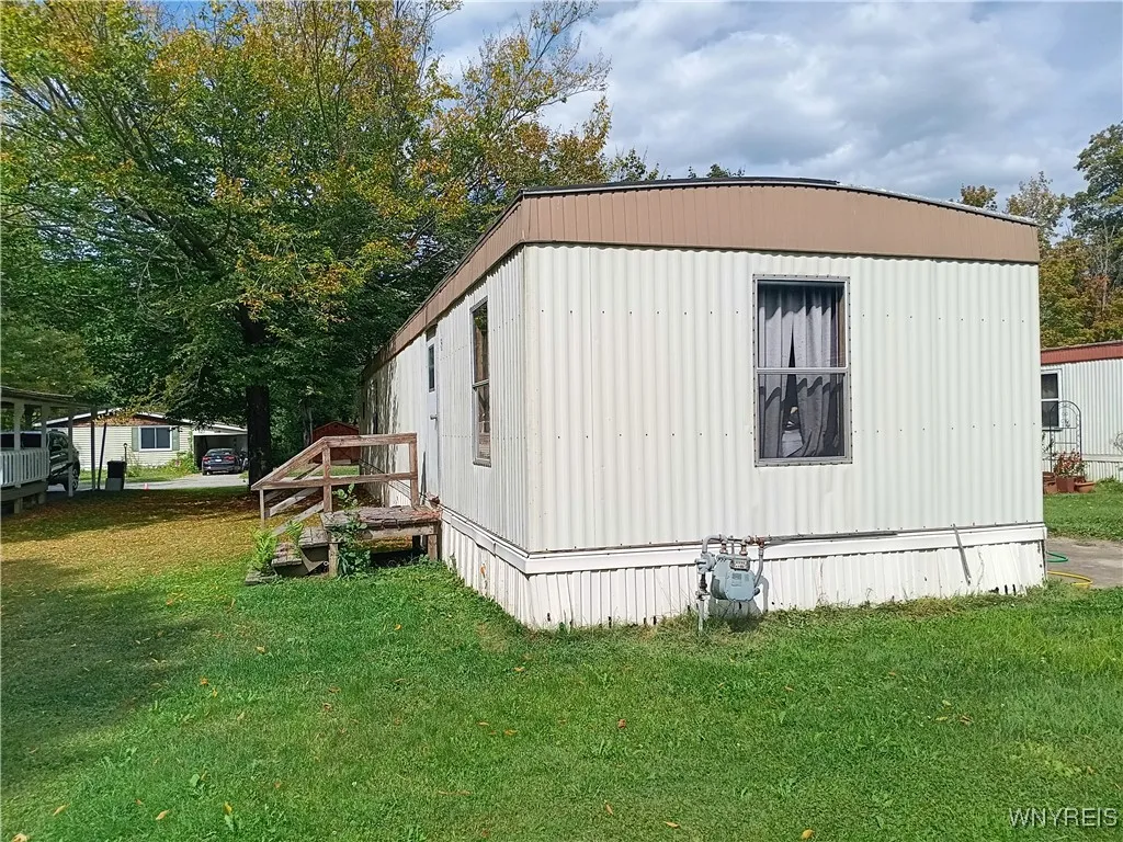 97 Bush Garden Street, Alden, New York 14004, Alden, New York 14004, 3 Bedrooms Bedrooms, 5 Rooms Rooms,1 BathroomBathrooms,Residential,For Sale,97 Bush Garden Street, Alden, New York 14004,0,B1638910