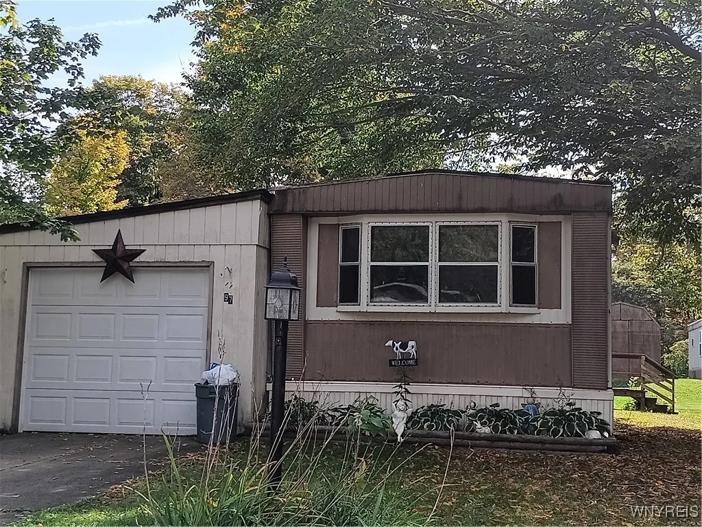 97 Bush Garden Street, Alden, New York 14004, Alden, New York 14004, 3 Bedrooms Bedrooms, 5 Rooms Rooms,1 BathroomBathrooms,Residential,For Sale,97 Bush Garden Street, Alden, New York 14004,0,B1638910