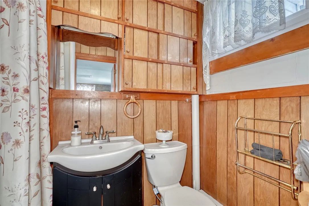2189 Lake Road, Seneca Falls, New York 13148, Seneca Falls, New York 13148, 3 Bedrooms Bedrooms, 7 Rooms Rooms,3 BathroomsBathrooms,Residential,For Sale,2189 Lake Road, Seneca Falls, New York 13148,0,R1637299