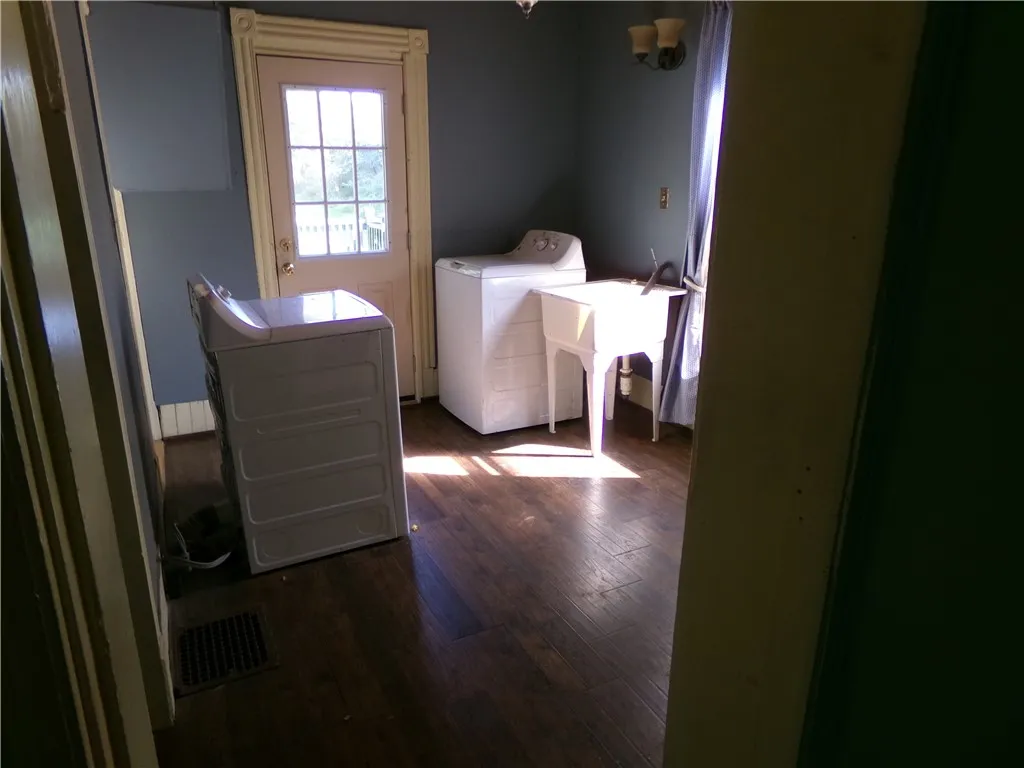 6 Depew Ave, Lyons, New York 14489, Lyons, New York 14489, 3 Bedrooms Bedrooms, 7 Rooms Rooms,1 BathroomBathrooms,Residential,For Sale,6 Depew Ave, Lyons, New York 14489,0,R1637890