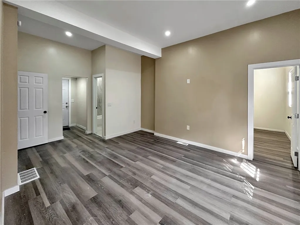 125-127 Carter Street 125, Rochester, New York 146, Rochester, New York 14621, 6 Bedrooms Bedrooms, ,4 BathroomsBathrooms,Residential,For Sale,125-127 Carter Street 125, Rochester, New York 146,0,R1637539