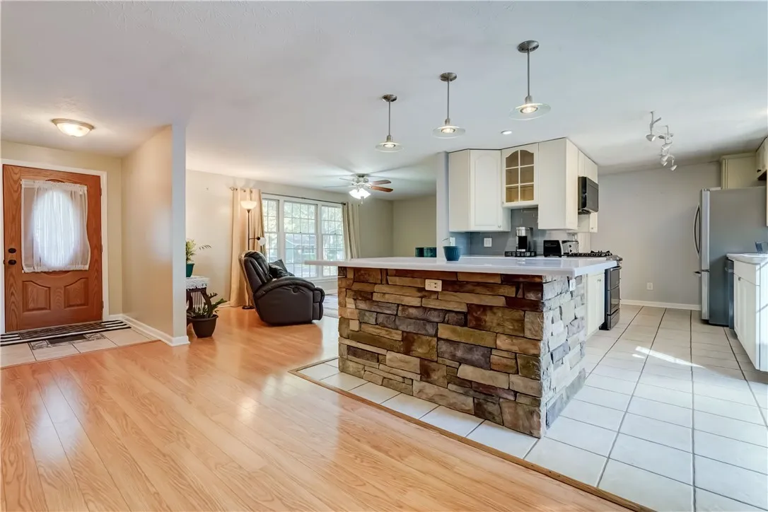 27 Country Gables Circle, Gates, New York 14606, Gates, New York 14606, 3 Bedrooms Bedrooms, 6 Rooms Rooms,2 BathroomsBathrooms,Residential,For Sale,27 Country Gables Circle, Gates, New York 14606,0,R1638066