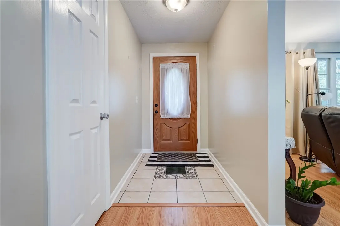 27 Country Gables Circle, Gates, New York 14606, Gates, New York 14606, 3 Bedrooms Bedrooms, 6 Rooms Rooms,2 BathroomsBathrooms,Residential,For Sale,27 Country Gables Circle, Gates, New York 14606,0,R1638066