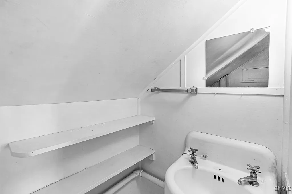 1407 Downer Avenue, Utica, New York 13502, Utica, New York 13502, 4 Bedrooms Bedrooms, 7 Rooms Rooms,1 BathroomBathrooms,Residential,For Sale,1407 Downer Avenue, Utica, New York 13502,0,S1638089