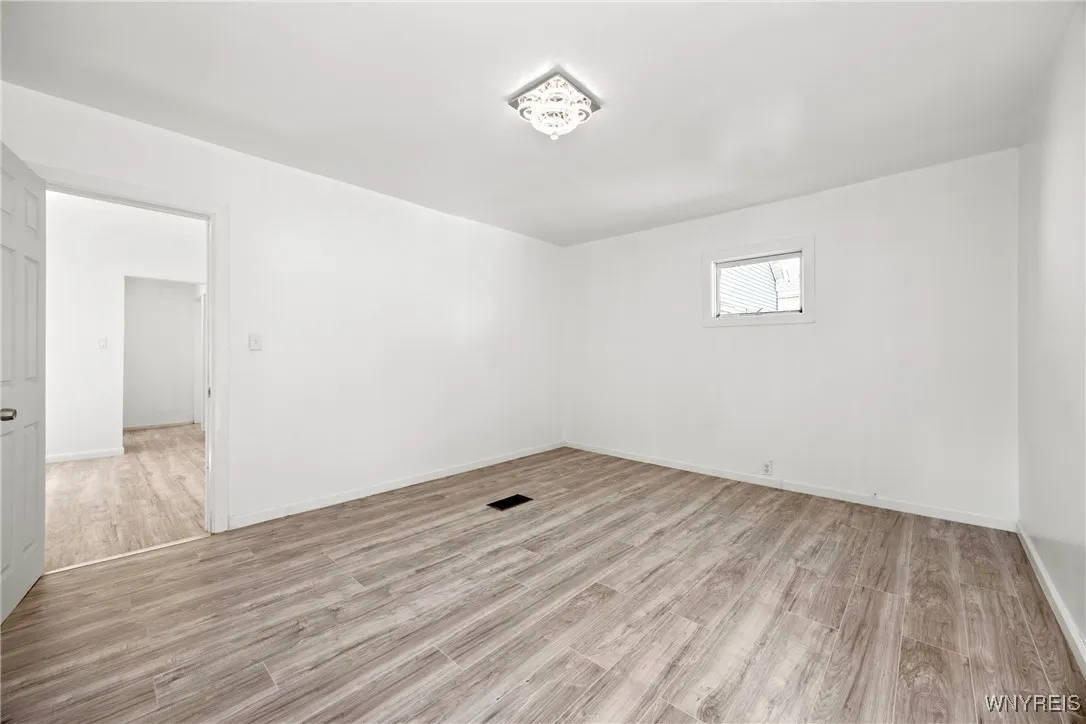 31 Chadduck Avenue, Buffalo, New York 14207, Buffalo, New York 14207, 5 Bedrooms Bedrooms, ,2 BathroomsBathrooms,Residential,For Sale,31 Chadduck Avenue, Buffalo, New York 14207,0,B1638581