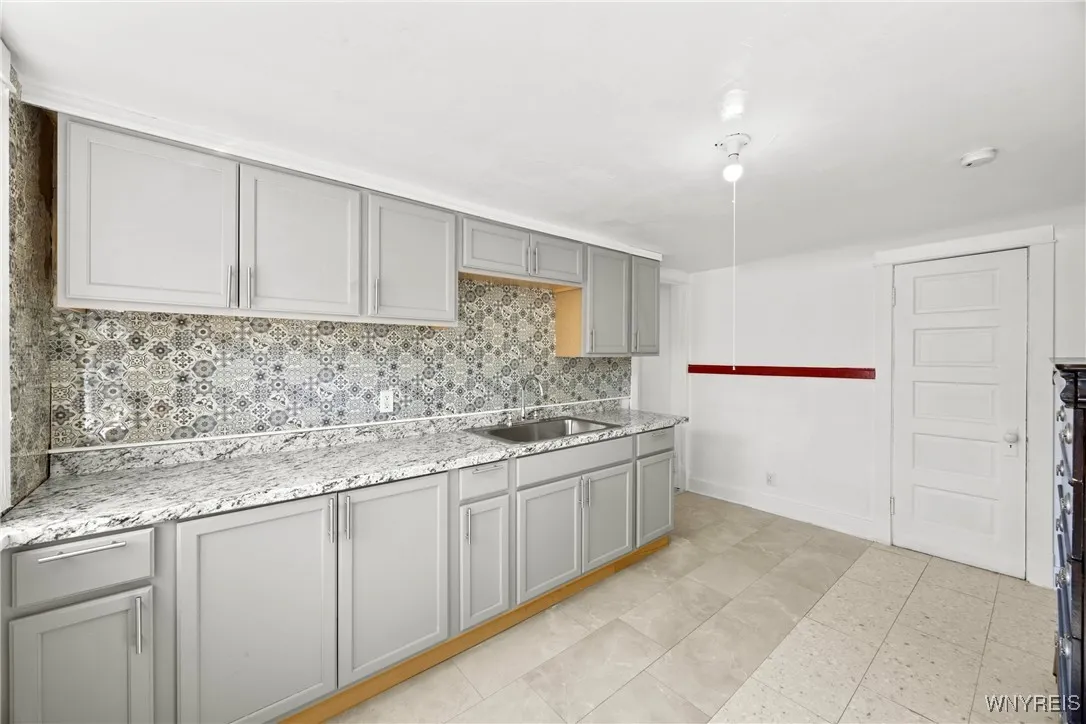 31 Chadduck Avenue, Buffalo, New York 14207, Buffalo, New York 14207, 5 Bedrooms Bedrooms, ,2 BathroomsBathrooms,Residential,For Sale,31 Chadduck Avenue, Buffalo, New York 14207,0,B1638581