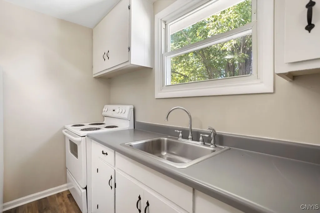 113 West Avenue, Sullivan, New York 13037, Sullivan, New York 13037, 6 Bedrooms Bedrooms, ,2 BathroomsBathrooms,Residential,For Sale,113 West Avenue, Sullivan, New York 13037,0,S1638629