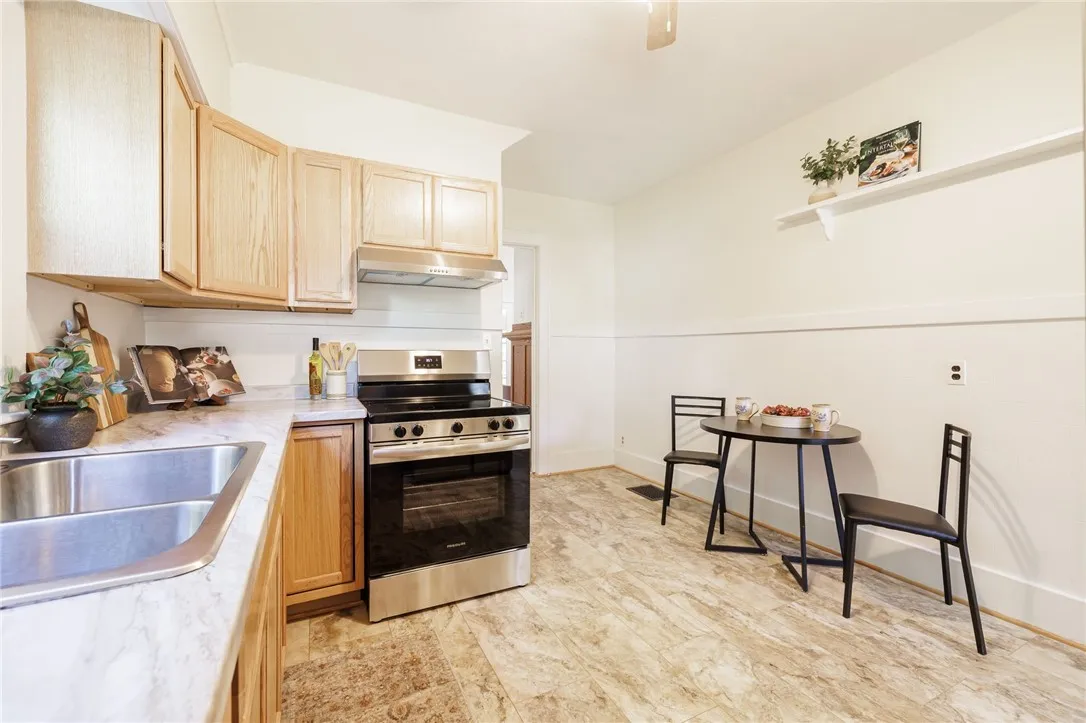 190 Roslyn St, Rochester, New York 14619, Rochester, New York 14619, 3 Bedrooms Bedrooms, 7 Rooms Rooms,1 BathroomBathrooms,Residential,For Sale,190 Roslyn St, Rochester, New York 14619,0,R1637760