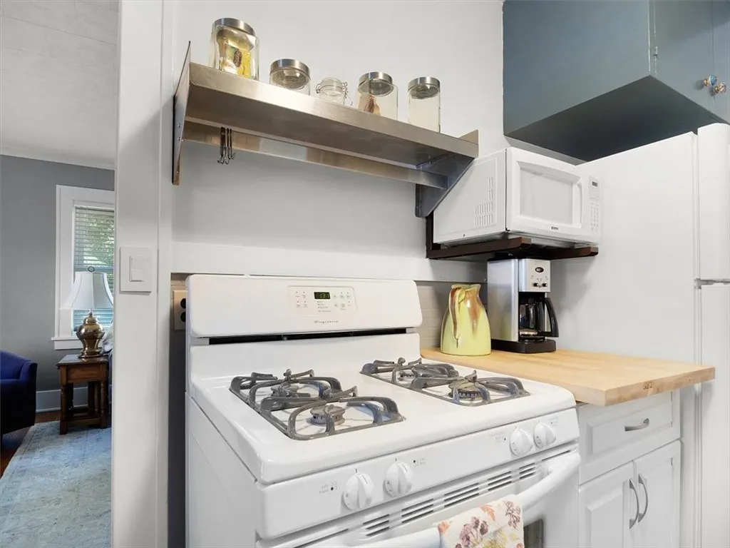92 Veness Avenue, Greece, New York 14616, Greece, New York 14616, 2 Bedrooms Bedrooms, 5 Rooms Rooms,1 BathroomBathrooms,Residential,For Sale,92 Veness Avenue, Greece, New York 14616,0,R1633276