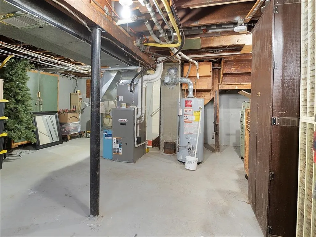 92 Veness Avenue, Greece, New York 14616, Greece, New York 14616, 2 Bedrooms Bedrooms, 5 Rooms Rooms,1 BathroomBathrooms,Residential,For Sale,92 Veness Avenue, Greece, New York 14616,0,R1633276