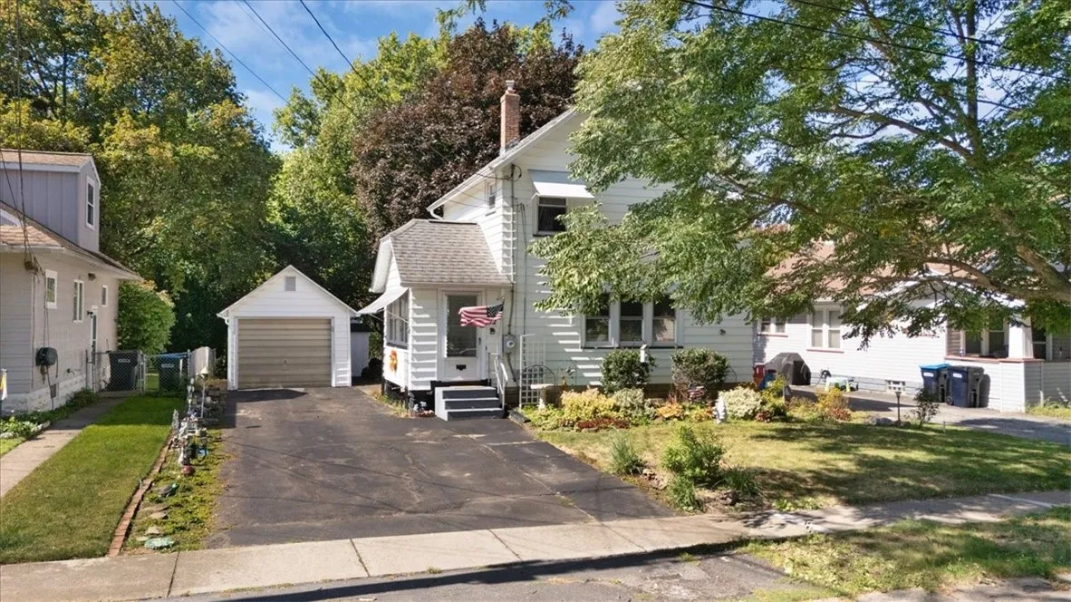 92 Veness Avenue, Greece, New York 14616, Greece, New York 14616, 2 Bedrooms Bedrooms, 5 Rooms Rooms,1 BathroomBathrooms,Residential,For Sale,92 Veness Avenue, Greece, New York 14616,0,R1633276