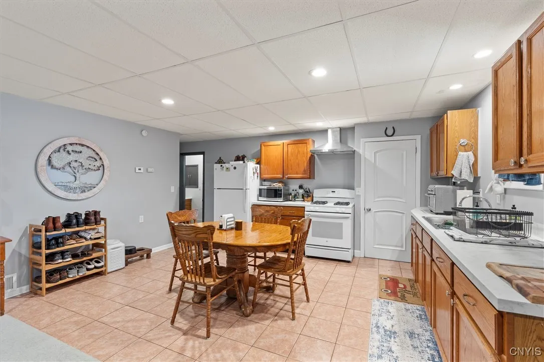 9157 Beach Road, Cicero, New York 13029, Cicero, New York 13029, 5 Bedrooms Bedrooms, 10 Rooms Rooms,2 BathroomsBathrooms,Residential,For Sale,9157 Beach Road, Cicero, New York 13029,0,S1638899