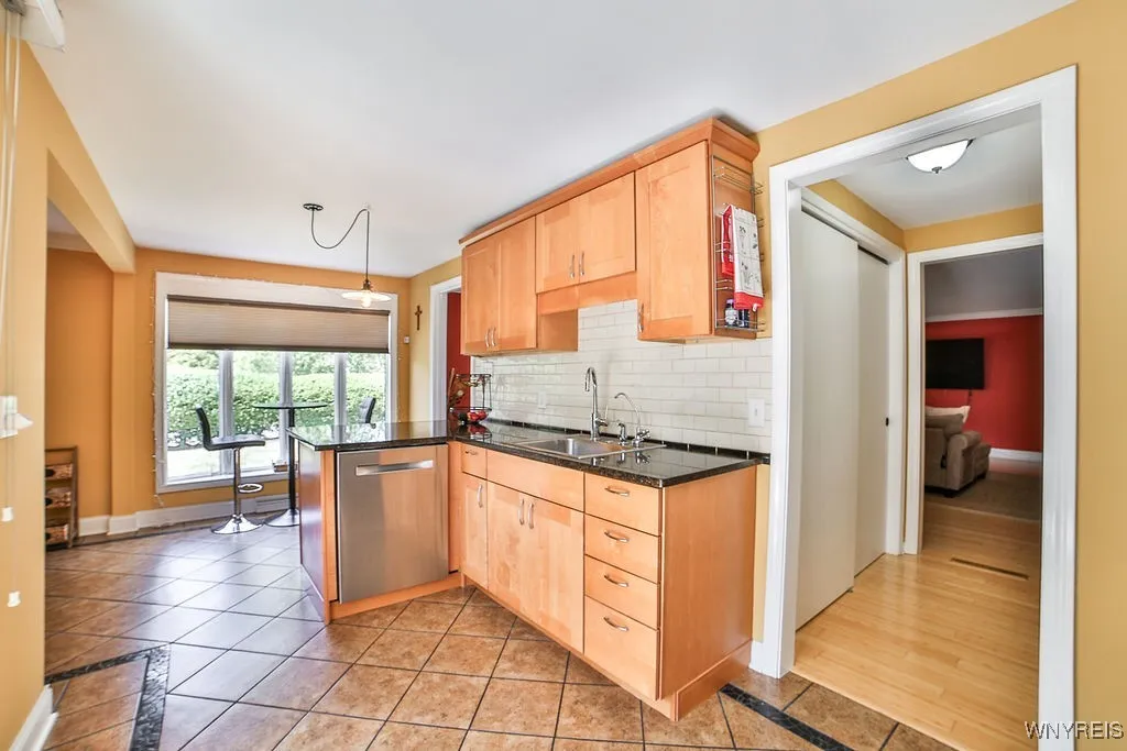 32 Bernhardt Drive 10, Amherst, New York 14226, Amherst, New York 14226, 2 Bedrooms Bedrooms, 5 Rooms Rooms,1 BathroomBathrooms,Residential,For Sale,32 Bernhardt Drive 10, Amherst, New York 14226,0,B1637486