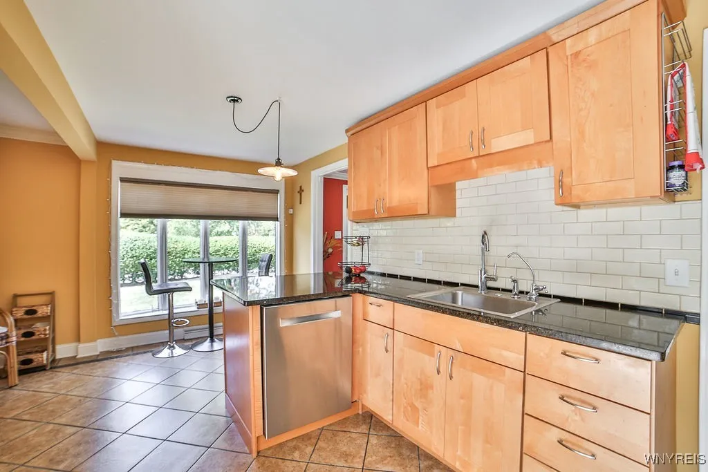 32 Bernhardt Drive 10, Amherst, New York 14226, Amherst, New York 14226, 2 Bedrooms Bedrooms, 5 Rooms Rooms,1 BathroomBathrooms,Residential,For Sale,32 Bernhardt Drive 10, Amherst, New York 14226,0,B1637486