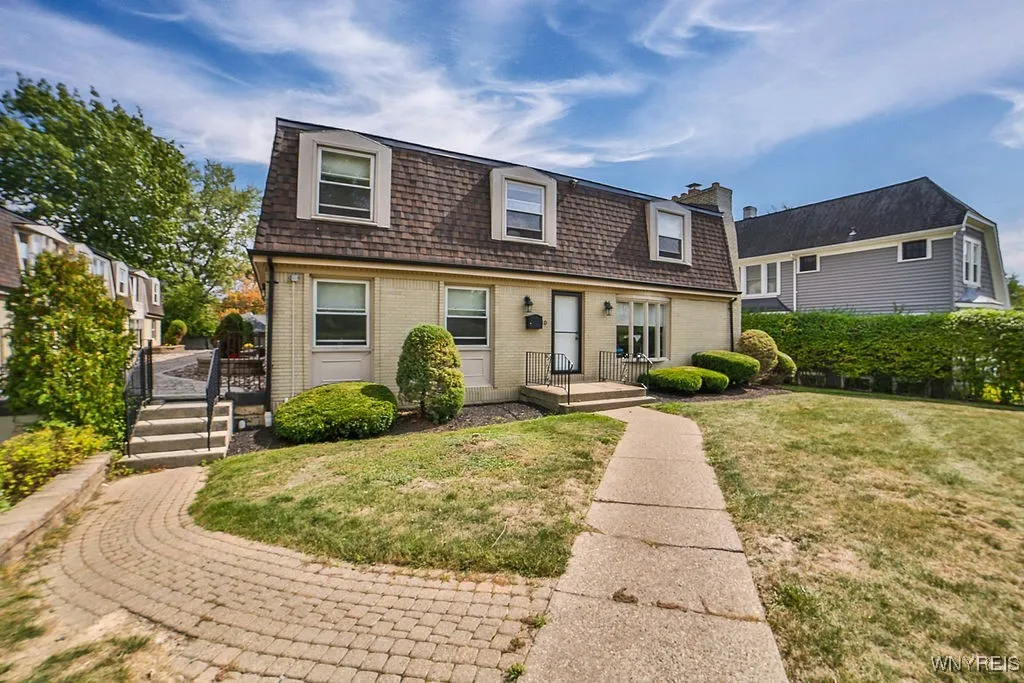 32 Bernhardt Drive 10, Amherst, New York 14226, Amherst, New York 14226, 2 Bedrooms Bedrooms, 5 Rooms Rooms,1 BathroomBathrooms,Residential,For Sale,32 Bernhardt Drive 10, Amherst, New York 14226,0,B1637486