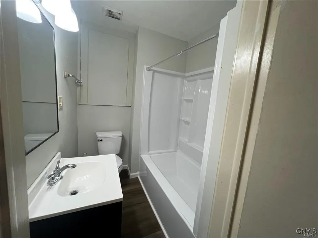 1114 Spring Street, Syracuse, New York 13208, Syracuse, New York 13208, 1 Bedroom Bedrooms, 3 Rooms Rooms,1 BathroomBathrooms,Residential Lease,For Rent,1114 Spring Street, Syracuse, New York 13208,0,S1636794