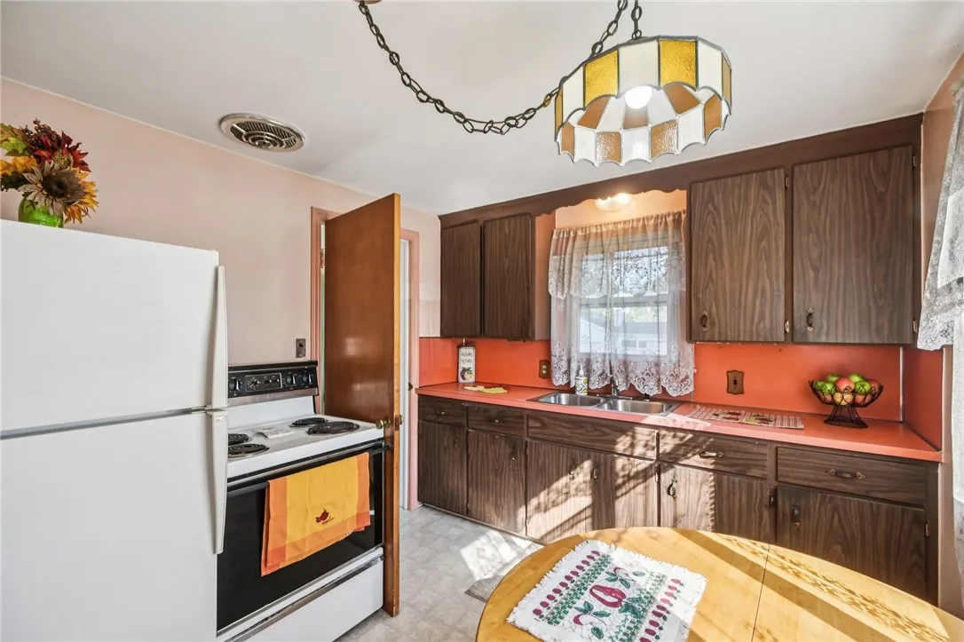 165 Marwood Road, Greece, New York 14616, Greece, New York 14616, 2 Bedrooms Bedrooms, 5 Rooms Rooms,1 BathroomBathrooms,Residential,For Sale,165 Marwood Road, Greece, New York 14616,0,R1638815