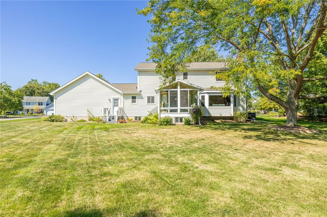 22 Hunters Drive North, Penfield, New York 14450, Penfield, New York 14450, 4 Bedrooms Bedrooms, 9 Rooms Rooms,2 BathroomsBathrooms,Residential,Closed,22 Hunters Drive North, Penfield, New York 14450,0,R1631844