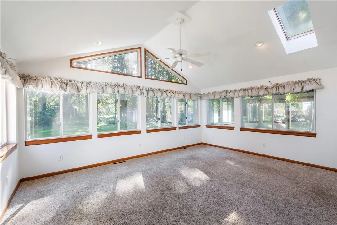 21 Oak Hill Terrace, Perinton, New York 14526, Perinton, New York 14526, 3 Bedrooms Bedrooms, 7 Rooms Rooms,1 BathroomBathrooms,Residential,Closed,21 Oak Hill Terrace, Perinton, New York 14526,0,R1638496
