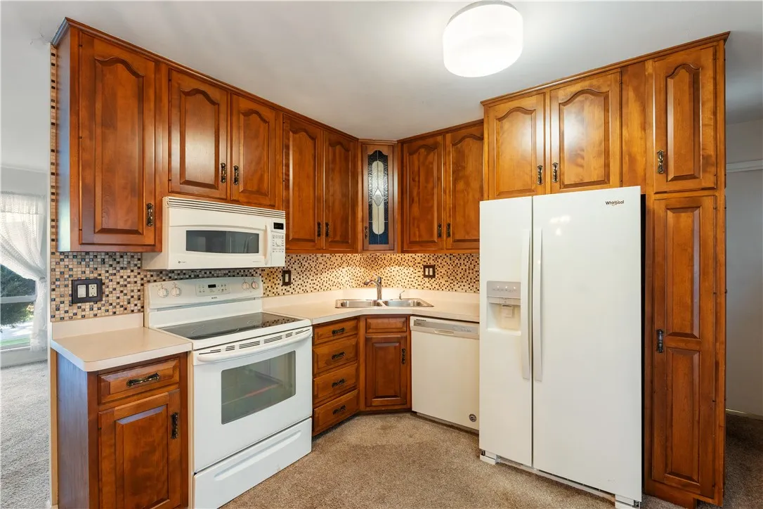 21 Oak Hill Terrace, Perinton, New York 14526, Perinton, New York 14526, 3 Bedrooms Bedrooms, 7 Rooms Rooms,1 BathroomBathrooms,Residential,Closed,21 Oak Hill Terrace, Perinton, New York 14526,0,R1638496