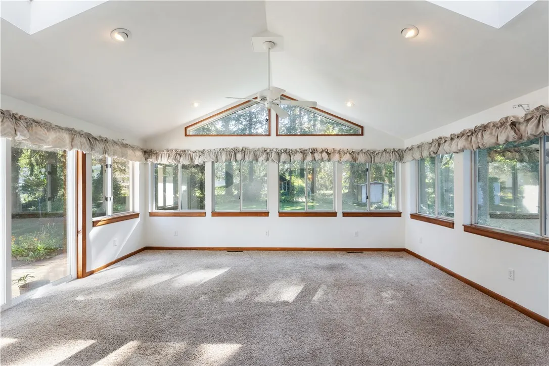 21 Oak Hill Terrace, Perinton, New York 14526, Perinton, New York 14526, 3 Bedrooms Bedrooms, 7 Rooms Rooms,1 BathroomBathrooms,Residential,Closed,21 Oak Hill Terrace, Perinton, New York 14526,0,R1638496