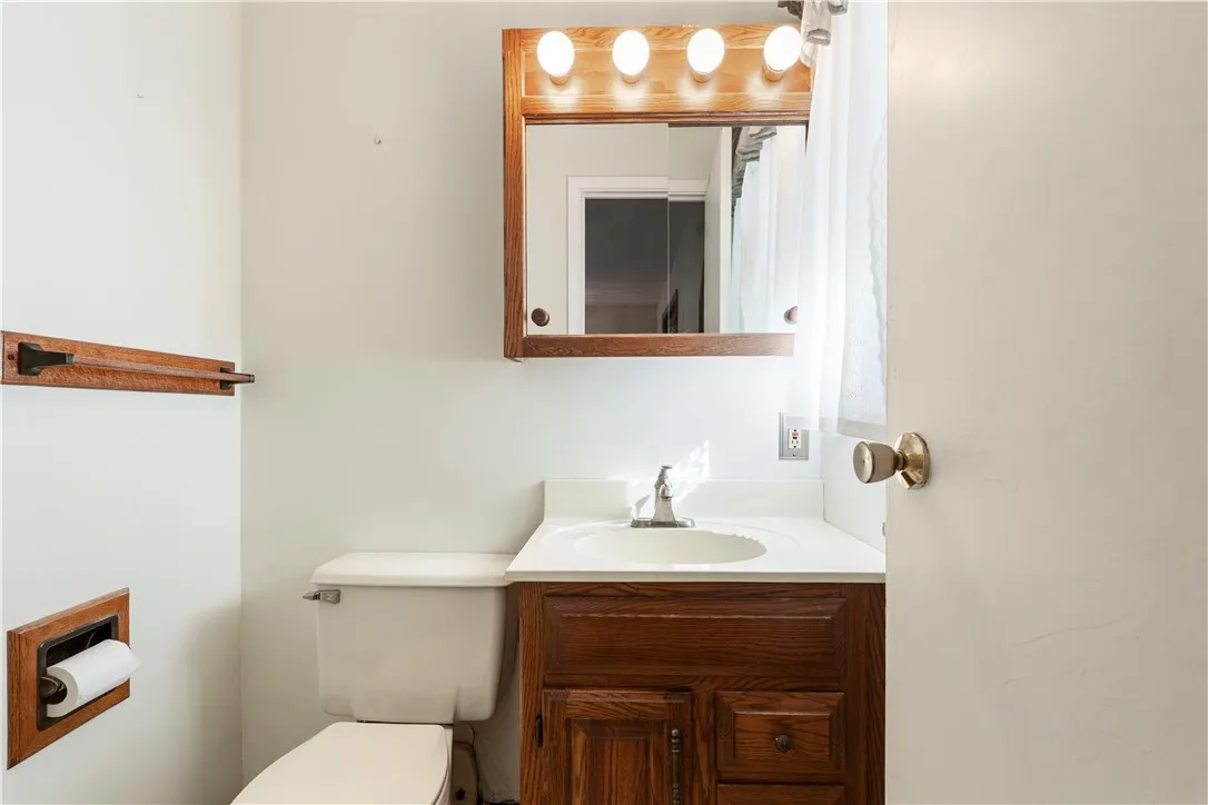 21 Oak Hill Terrace, Perinton, New York 14526, Perinton, New York 14526, 3 Bedrooms Bedrooms, 7 Rooms Rooms,1 BathroomBathrooms,Residential,Closed,21 Oak Hill Terrace, Perinton, New York 14526,0,R1638496