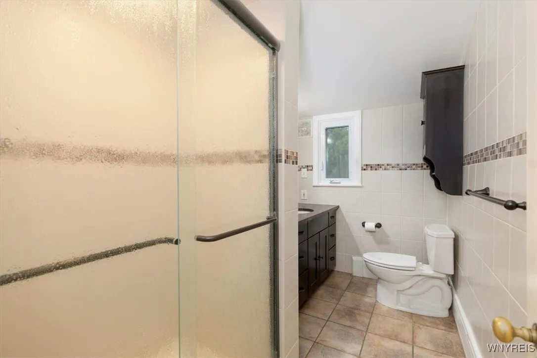 BATH SHARE BY BEDROOMS 5, 6, AND 7