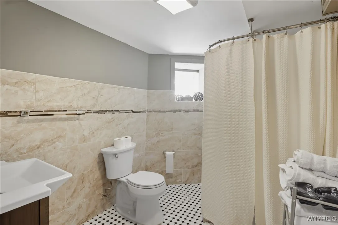 367 Huntington Avenue, Buffalo, New York 14214, Buffalo, New York 14214, 4 Bedrooms Bedrooms, 7 Rooms Rooms,2 BathroomsBathrooms,Residential,For Sale,367 Huntington Avenue, Buffalo, New York 14214,0,B1638691
