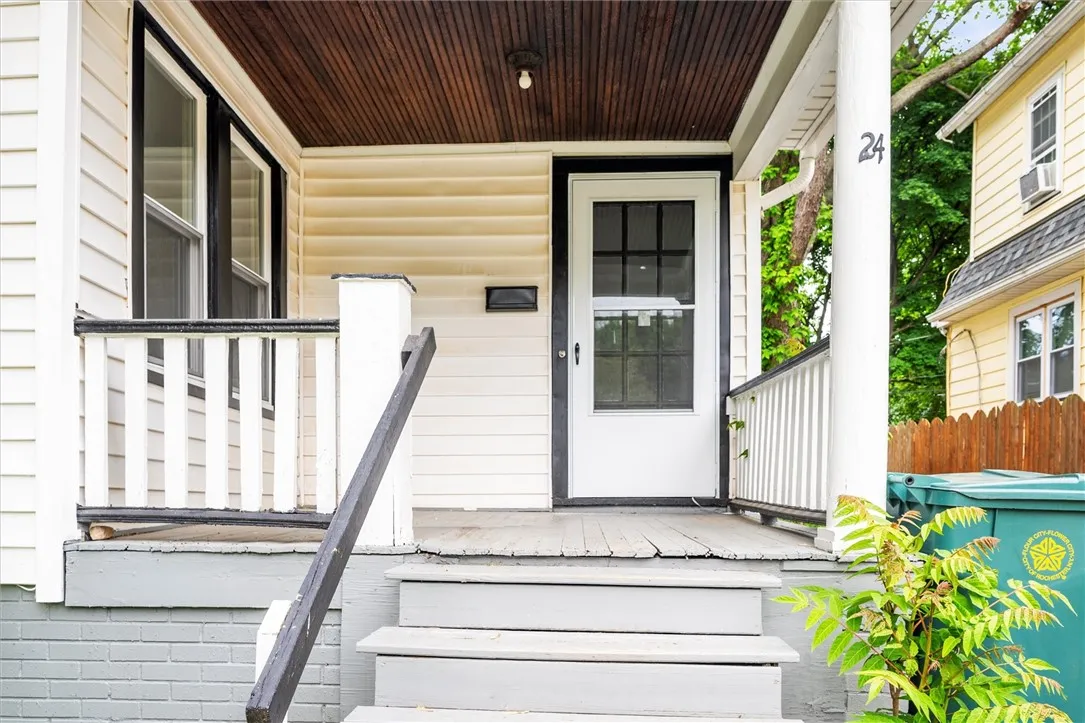 24 Nye Park, Rochester, New York 14621, Rochester, New York 14621, 3 Bedrooms Bedrooms, 6 Rooms Rooms,1 BathroomBathrooms,Residential,For Sale,24 Nye Park, Rochester, New York 14621,0,R1638974