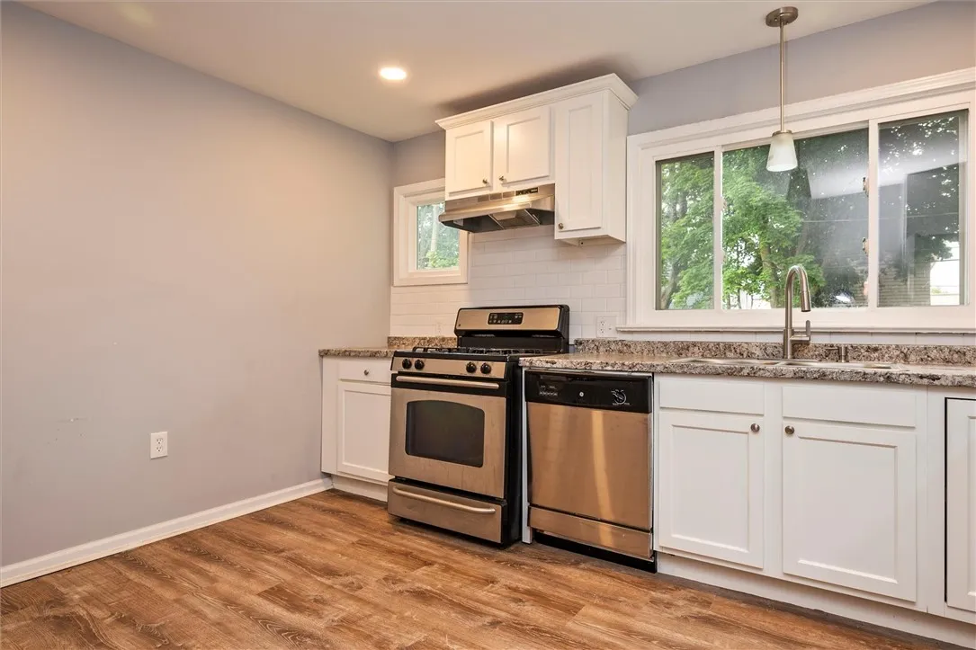 24 Nye Park, Rochester, New York 14621, Rochester, New York 14621, 3 Bedrooms Bedrooms, 6 Rooms Rooms,1 BathroomBathrooms,Residential,For Sale,24 Nye Park, Rochester, New York 14621,0,R1638974