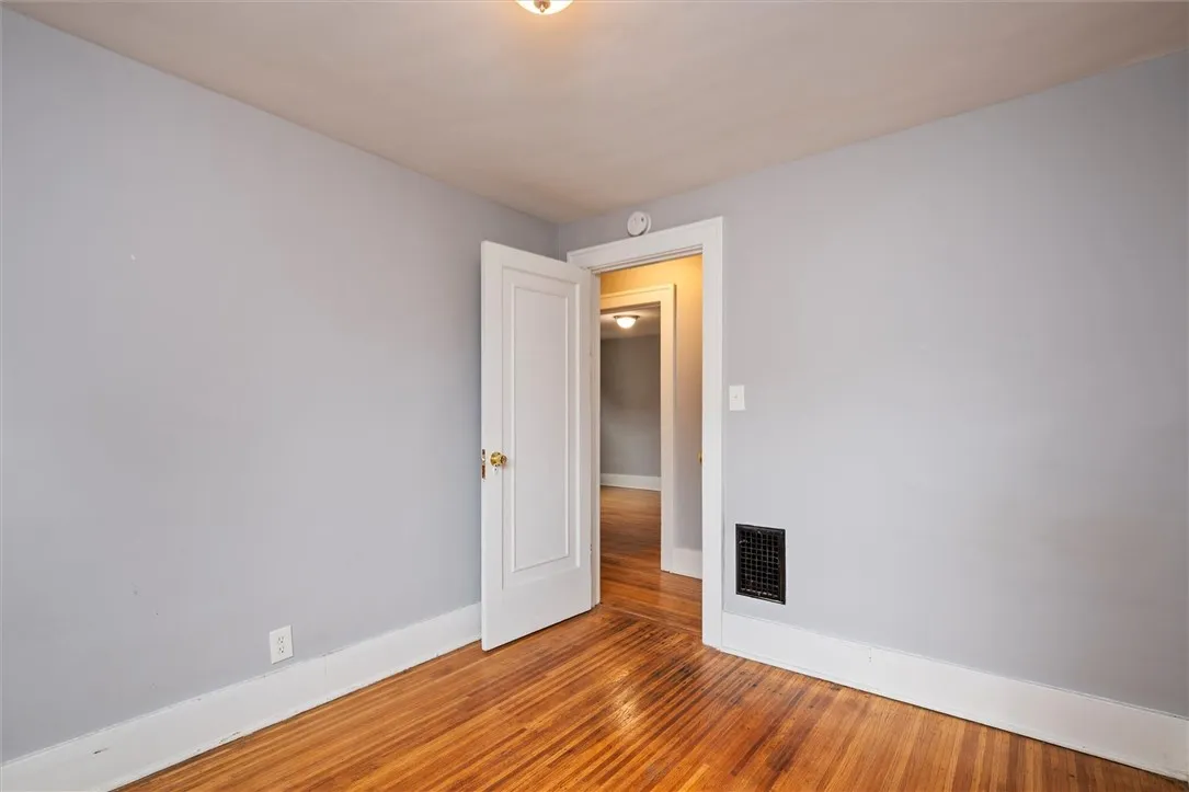 24 Nye Park, Rochester, New York 14621, Rochester, New York 14621, 3 Bedrooms Bedrooms, 6 Rooms Rooms,1 BathroomBathrooms,Residential,For Sale,24 Nye Park, Rochester, New York 14621,0,R1638974
