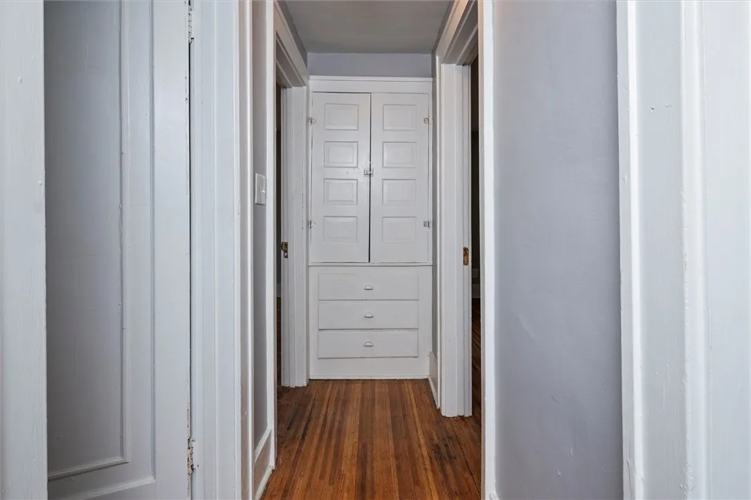 24 Nye Park, Rochester, New York 14621, Rochester, New York 14621, 3 Bedrooms Bedrooms, 6 Rooms Rooms,1 BathroomBathrooms,Residential,For Sale,24 Nye Park, Rochester, New York 14621,0,R1638974