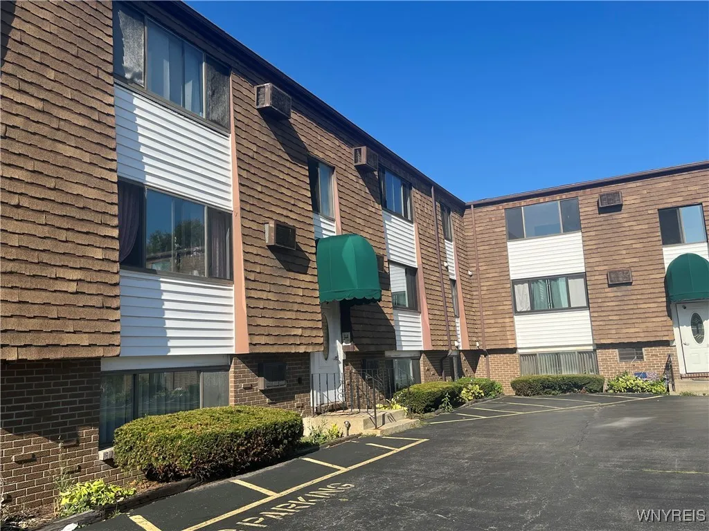 51 South 86th Street 2a, Niagara Falls, New York 1, Niagara Falls, New York 14304, 2 Bedrooms Bedrooms, 4 Rooms Rooms,1 BathroomBathrooms,Residential,For Sale,51 South 86th Street 2a, Niagara Falls, New York 1,0,B1638817