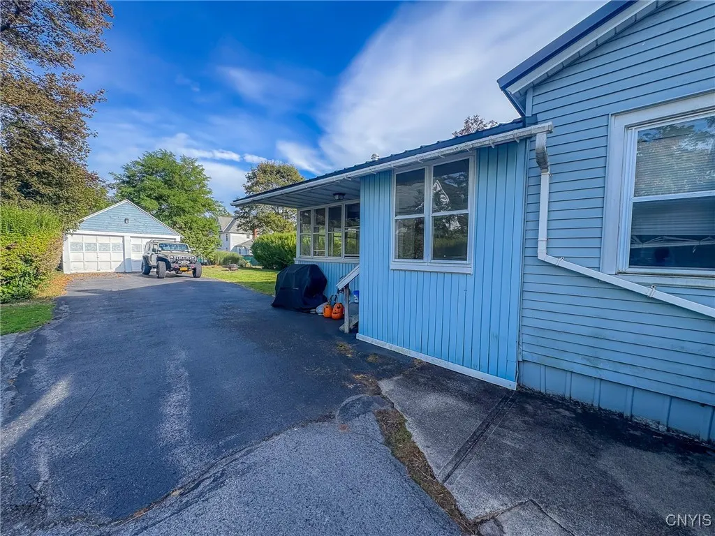 60 Mary Street, Auburn, New York 13021, Auburn, New York 13021, 3 Bedrooms Bedrooms, 6 Rooms Rooms,1 BathroomBathrooms,Residential Lease,For Rent,60 Mary Street, Auburn, New York 13021,0,S1638977