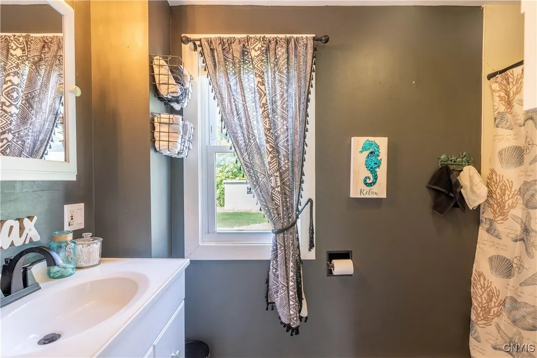 103 Chester Drive, Salina, New York 13208, Salina, New York 13208, 2 Bedrooms Bedrooms, 7 Rooms Rooms,1 BathroomBathrooms,Residential,For Sale,103 Chester Drive, Salina, New York 13208,0,S1638498