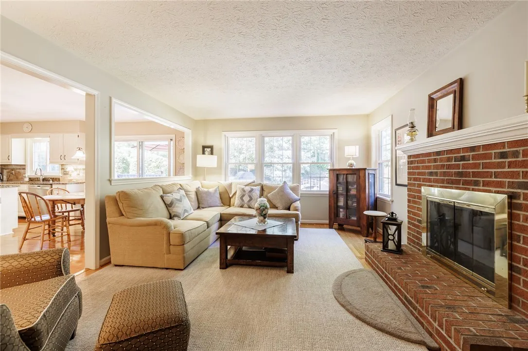 102 Broadmoor Trail, Perinton, New York 14450, Perinton, New York 14450, 4 Bedrooms Bedrooms, 9 Rooms Rooms,2 BathroomsBathrooms,Residential,For Sale,102 Broadmoor Trail, Perinton, New York 14450,0,R1634815