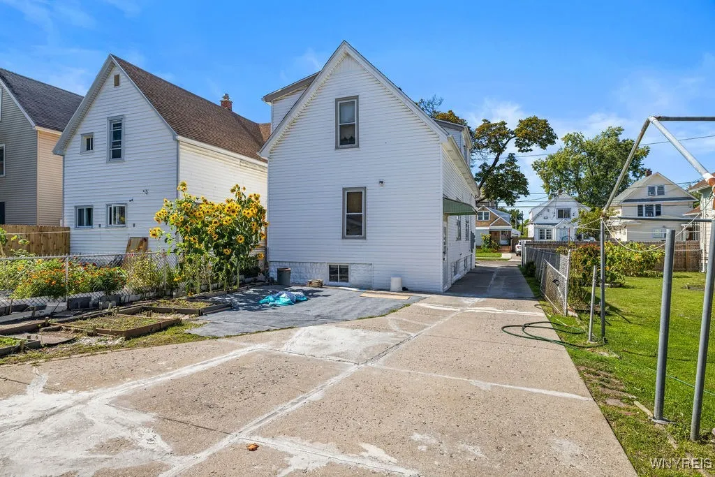 147 Theodore Street, Buffalo, New York 14211, Buffalo, New York 14211, 5 Bedrooms Bedrooms, ,2 BathroomsBathrooms,Residential,For Sale,147 Theodore Street, Buffalo, New York 14211,0,B1638998