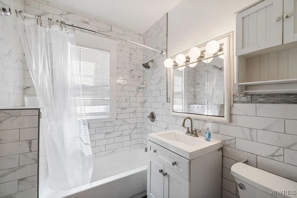 147 Theodore Street, Buffalo, New York 14211, Buffalo, New York 14211, 5 Bedrooms Bedrooms, ,2 BathroomsBathrooms,Residential,For Sale,147 Theodore Street, Buffalo, New York 14211,0,B1638998