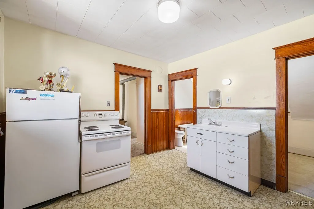 147 Theodore Street, Buffalo, New York 14211, Buffalo, New York 14211, 5 Bedrooms Bedrooms, ,2 BathroomsBathrooms,Residential,For Sale,147 Theodore Street, Buffalo, New York 14211,0,B1638998