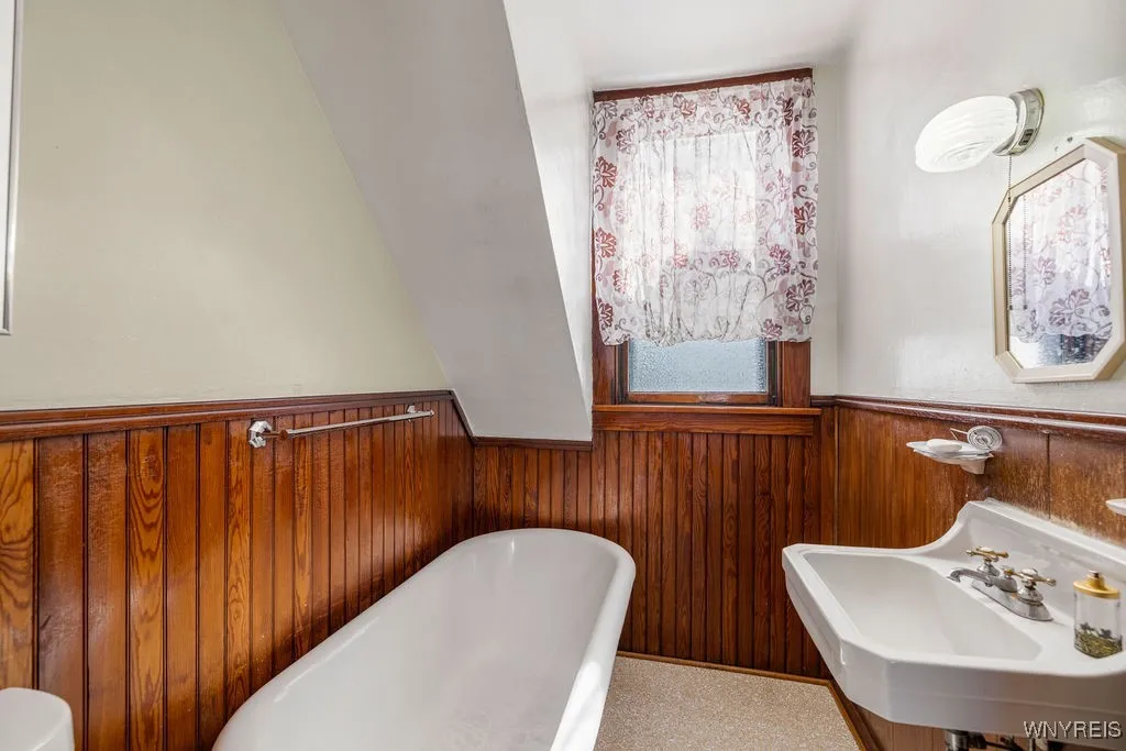 147 Theodore Street, Buffalo, New York 14211, Buffalo, New York 14211, 5 Bedrooms Bedrooms, ,2 BathroomsBathrooms,Residential,For Sale,147 Theodore Street, Buffalo, New York 14211,0,B1638998