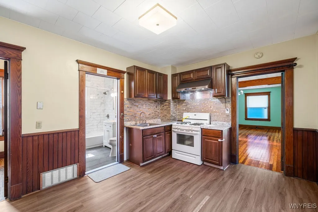 147 Theodore Street, Buffalo, New York 14211, Buffalo, New York 14211, 5 Bedrooms Bedrooms, ,2 BathroomsBathrooms,Residential,For Sale,147 Theodore Street, Buffalo, New York 14211,0,B1638998