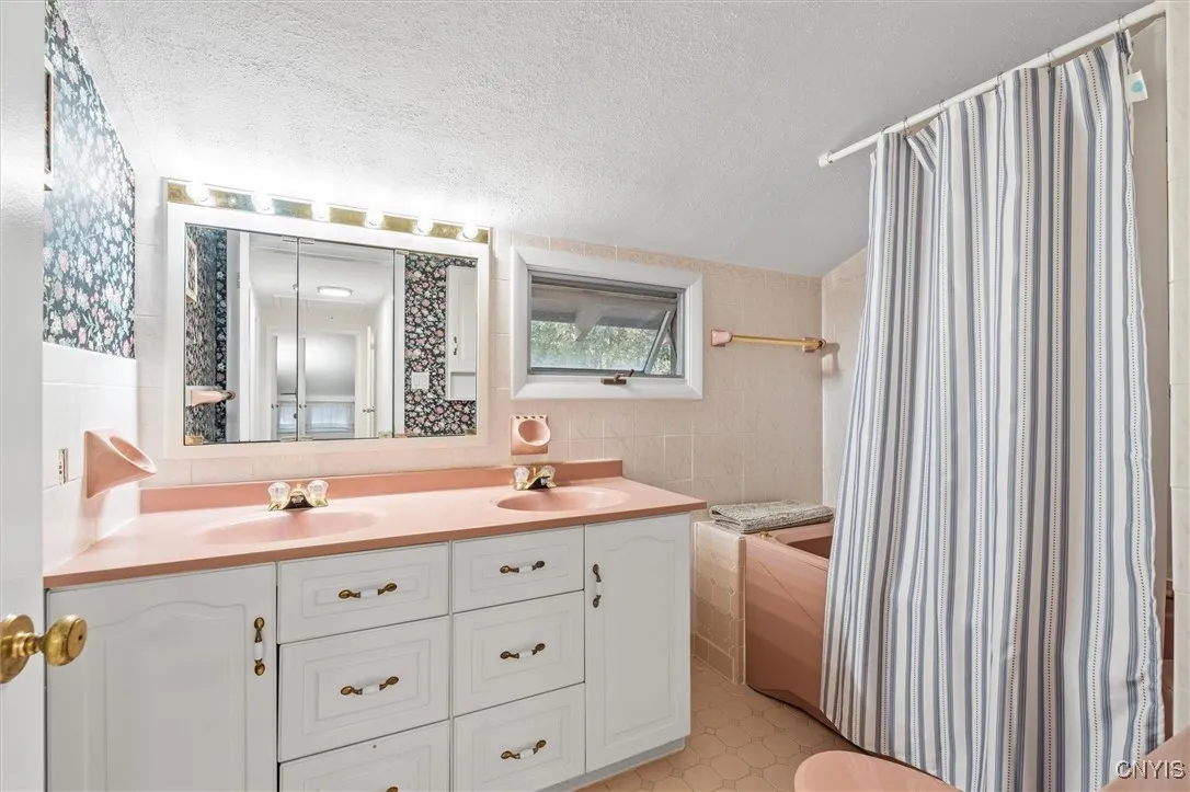 113 Russet Lane, Geddes, New York 13209, Geddes, New York 13209, 4 Bedrooms Bedrooms, 8 Rooms Rooms,3 BathroomsBathrooms,Residential,For Sale,113 Russet Lane, Geddes, New York 13209,0,S1638890