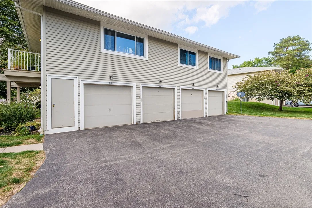 904 Eastbrooke Lane, Brighton, New York 14618, Brighton, New York 14618, 2 Bedrooms Bedrooms, 9 Rooms Rooms,1 BathroomBathrooms,Residential,For Sale,904 Eastbrooke Lane, Brighton, New York 14618,0,R1638389