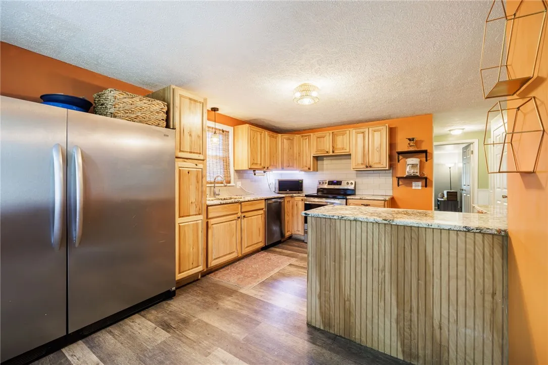 76 Creekwood Drive, Greece, New York 14626, Greece, New York 14626, 4 Bedrooms Bedrooms, 6 Rooms Rooms,2 BathroomsBathrooms,Residential,Closed,76 Creekwood Drive, Greece, New York 14626,0,R1637739