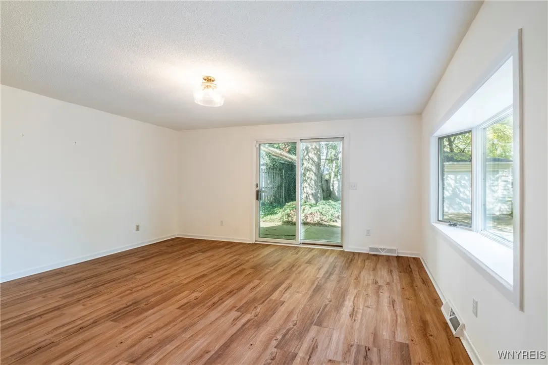 4 Hendricks Boulevard, Amherst, New York 14226, Amherst, New York 14226, 3 Bedrooms Bedrooms, 7 Rooms Rooms,2 BathroomsBathrooms,Residential,For Sale,4 Hendricks Boulevard, Amherst, New York 14226,0,B1638994