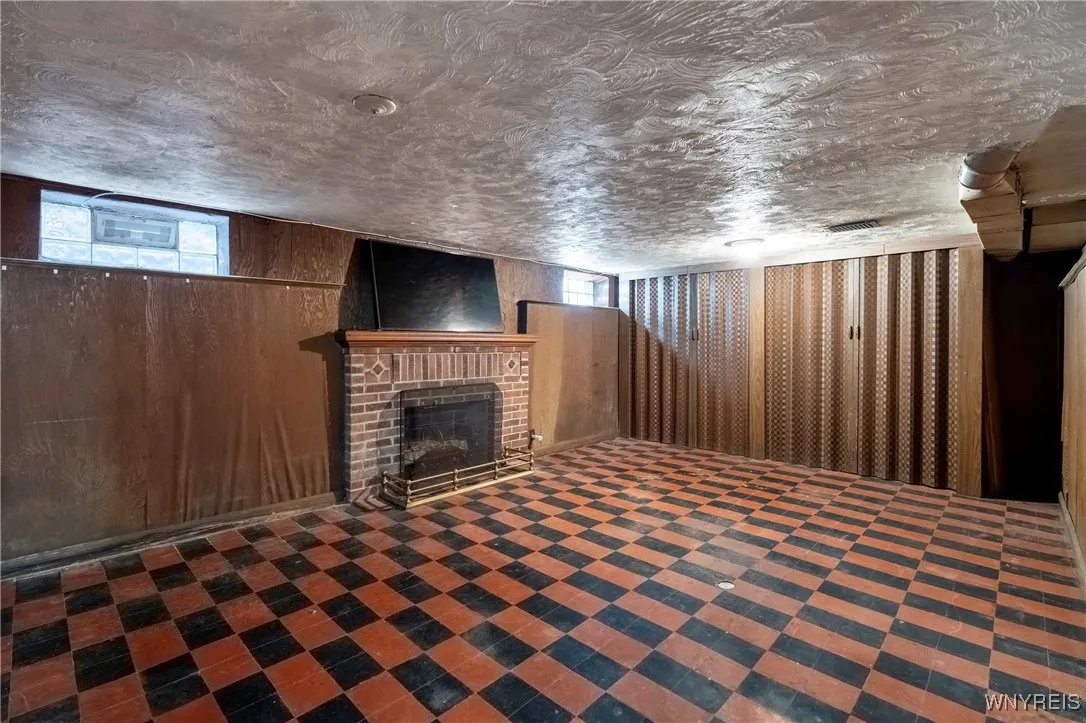4 Hendricks Boulevard, Amherst, New York 14226, Amherst, New York 14226, 3 Bedrooms Bedrooms, 7 Rooms Rooms,2 BathroomsBathrooms,Residential,For Sale,4 Hendricks Boulevard, Amherst, New York 14226,0,B1638994
