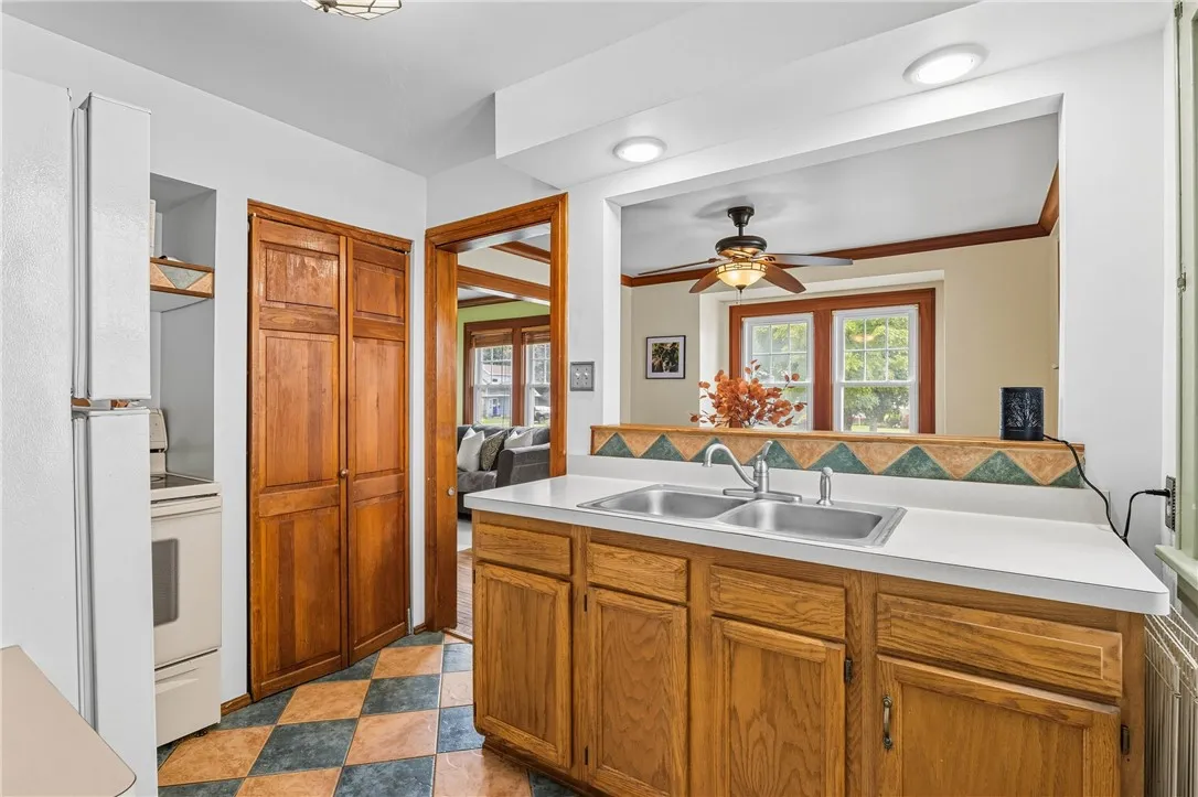 396 Stonewood Avenue, Greece, New York 14616, Greece, New York 14616, 4 Bedrooms Bedrooms, 9 Rooms Rooms,1 BathroomBathrooms,Residential,For Sale,396 Stonewood Avenue, Greece, New York 14616,0,R1638987
