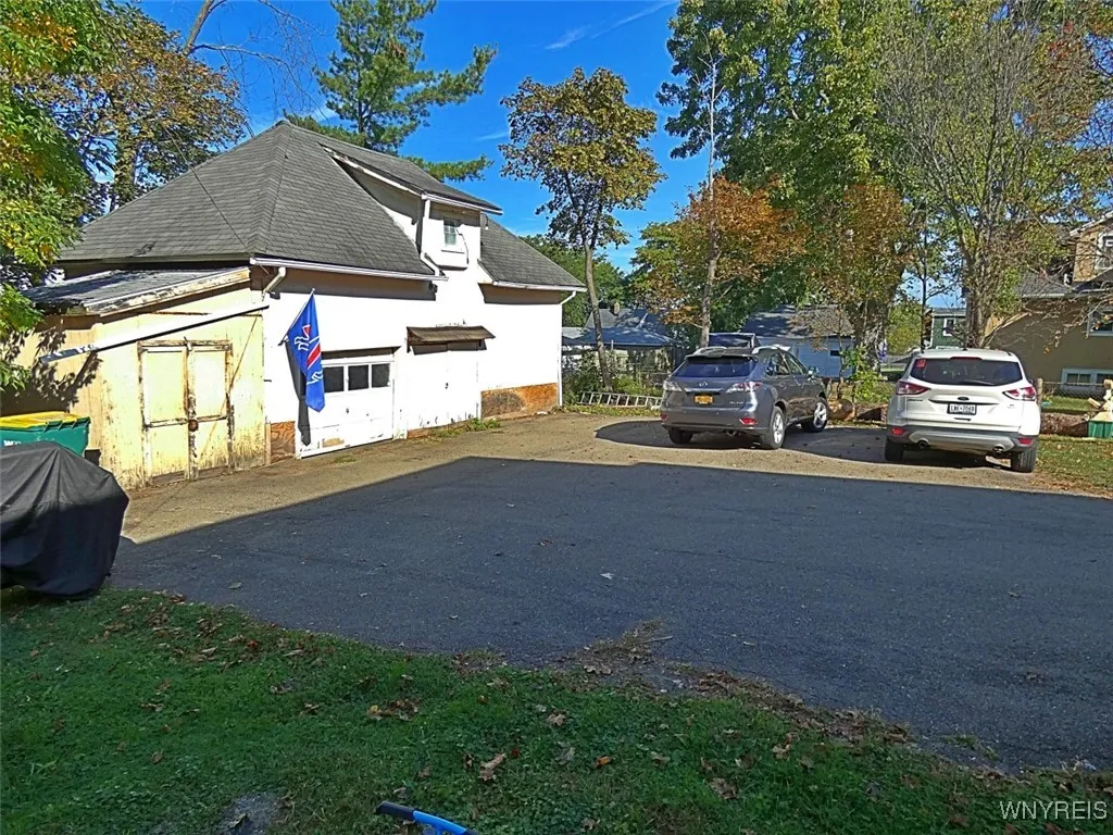 4105 South Park Avenue, Hamburg, New York 14219, Hamburg, New York 14219, 5 Bedrooms Bedrooms, ,2 BathroomsBathrooms,Residential,For Sale,4105 South Park Avenue, Hamburg, New York 14219,0,B1639034